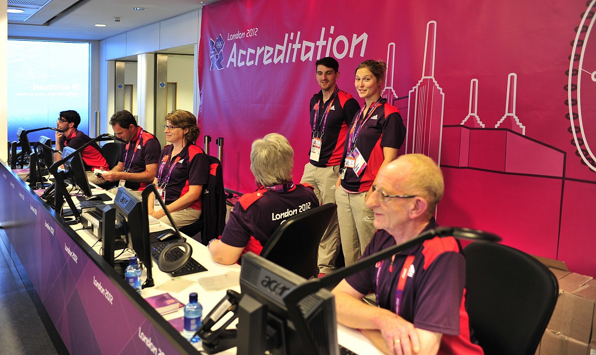 参议院的每一项规范都被麦康奈尔和他的亲信打破了。Chcuk Schumer 和 Dick Durbin 早就该做出回应了。没有更多的蓝滑游戏。即使委员会的票数持平也要让参议院继续开会以制定司法确认。