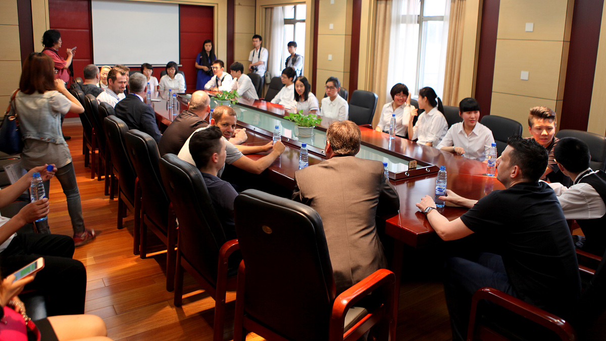 作为一名其他医院的高年资医生有幸到四川大学华西医院超声科进行了为期半年的访学交流请从临床、科研、教学、管理等方面写一篇访学交流体会。