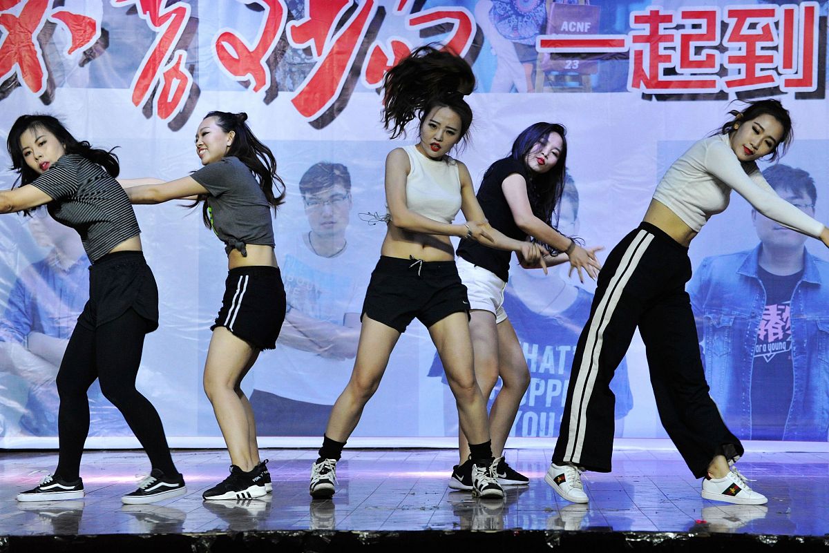 适合四个主持人的毕业晚会的主持词