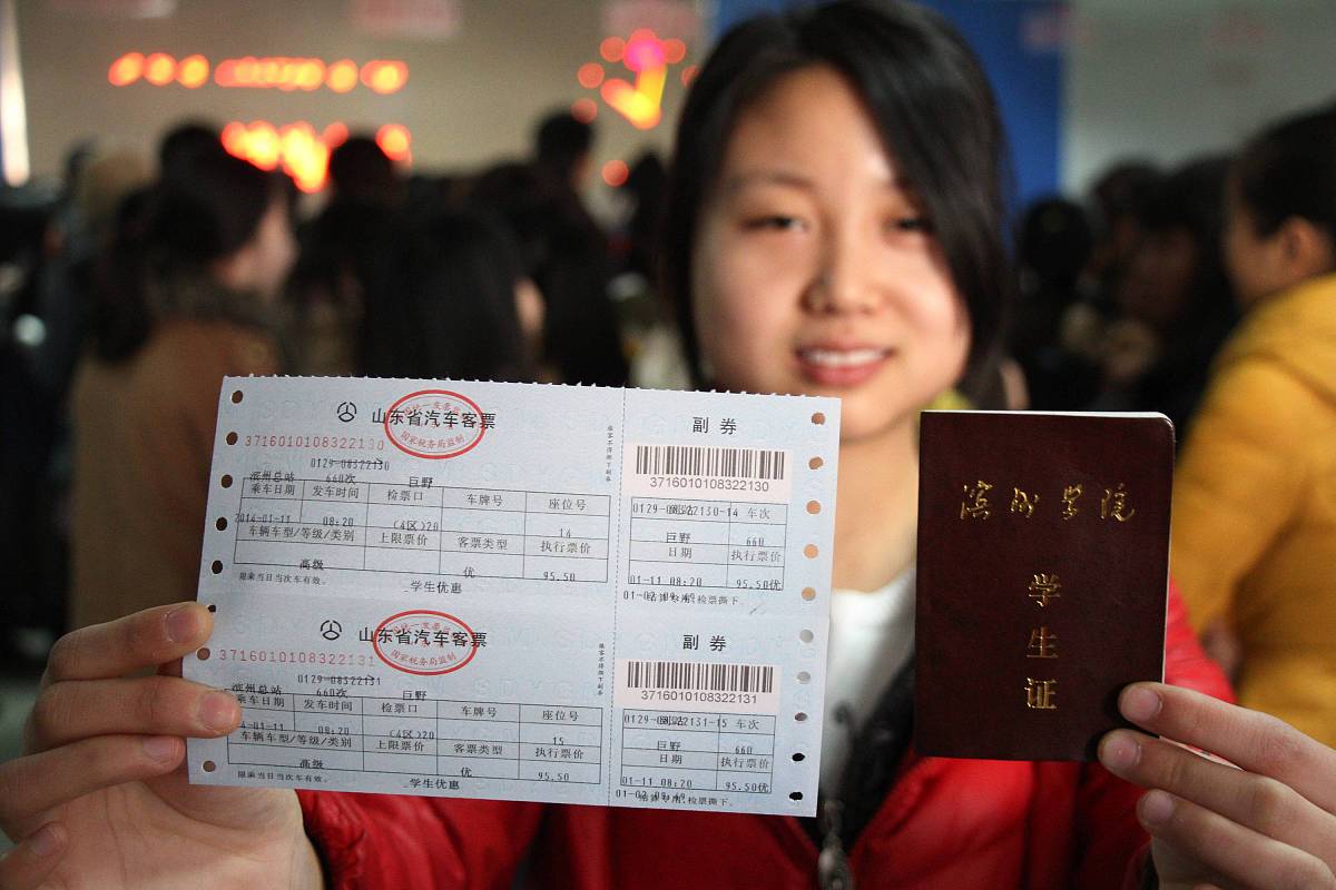 假设你是一名公司的秘书需要根据员工的问题以及客服人员的回答来编写案例库文档。下面是一段员工和客服的对话员工问：探亲机票家属无法选择 客服答一、问题现象：探亲机票适用对象二、解决方案：特别说明：1适用范围：仅适用中国雇佣国际派遣员工；2 根据疫情期间探亲机票临时管理规定允许已婚员工父母包括员工父母及员工配偶父母使用探亲机票。已婚员工父母使用探亲机票不能通过慧通差旅使用配额直接核销预定只能自费预订机