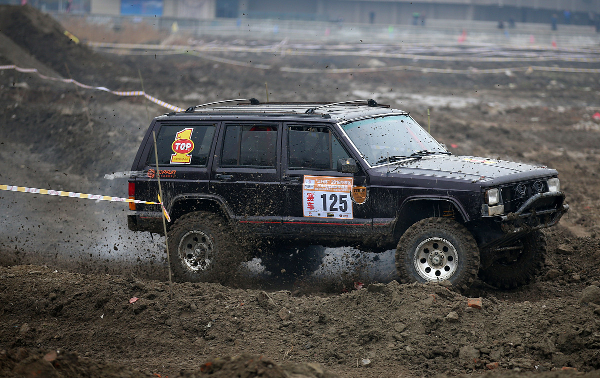 写一个50秒关于坦途汽车的单人情景剧抖音短视频文案