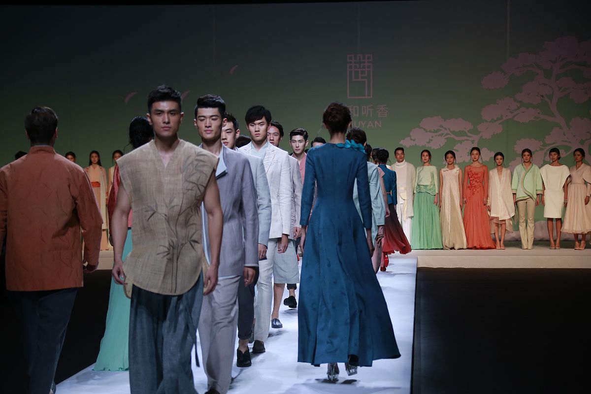 读中专要看中考成绩吗？分数要求高不高？