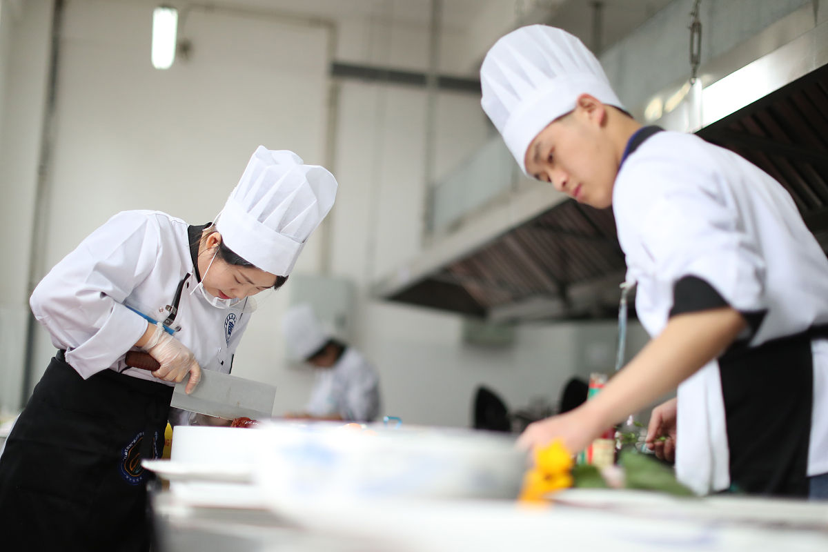 长垣烹饪职业技术学院是公办学校吗？