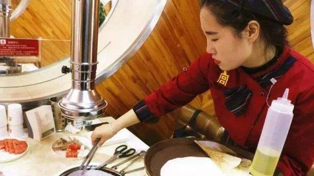 吃自助烤肉,服务员老问你换不换纸,实际是暗示,聪明人都知道!