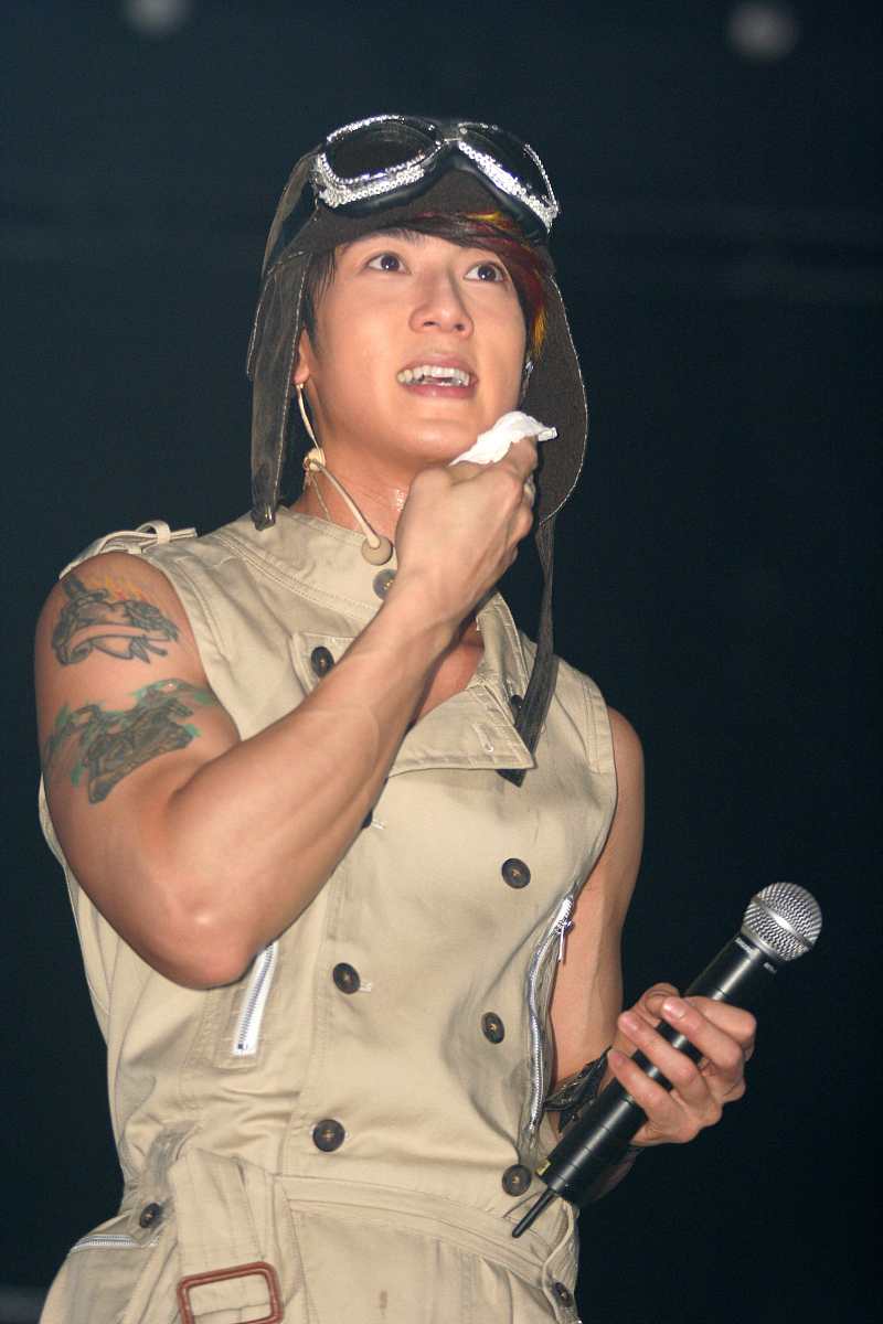 2009年4月11日,上海,飞轮海"想入飞飞世界巡回演唱会"在上海大舞台正