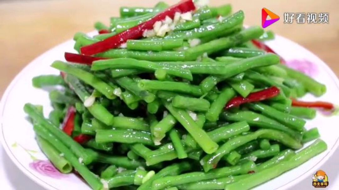 大厨教你蒜泥豆角正宗做法,清脆美味,色泽亮丽,步骤技巧很详细