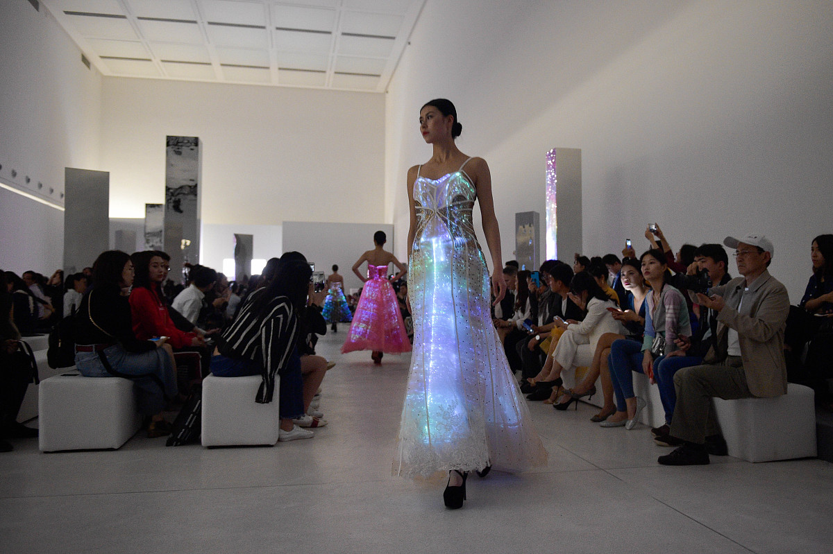 重庆市万州三峡服装艺术学校服装设计与模特表演专业怎么样