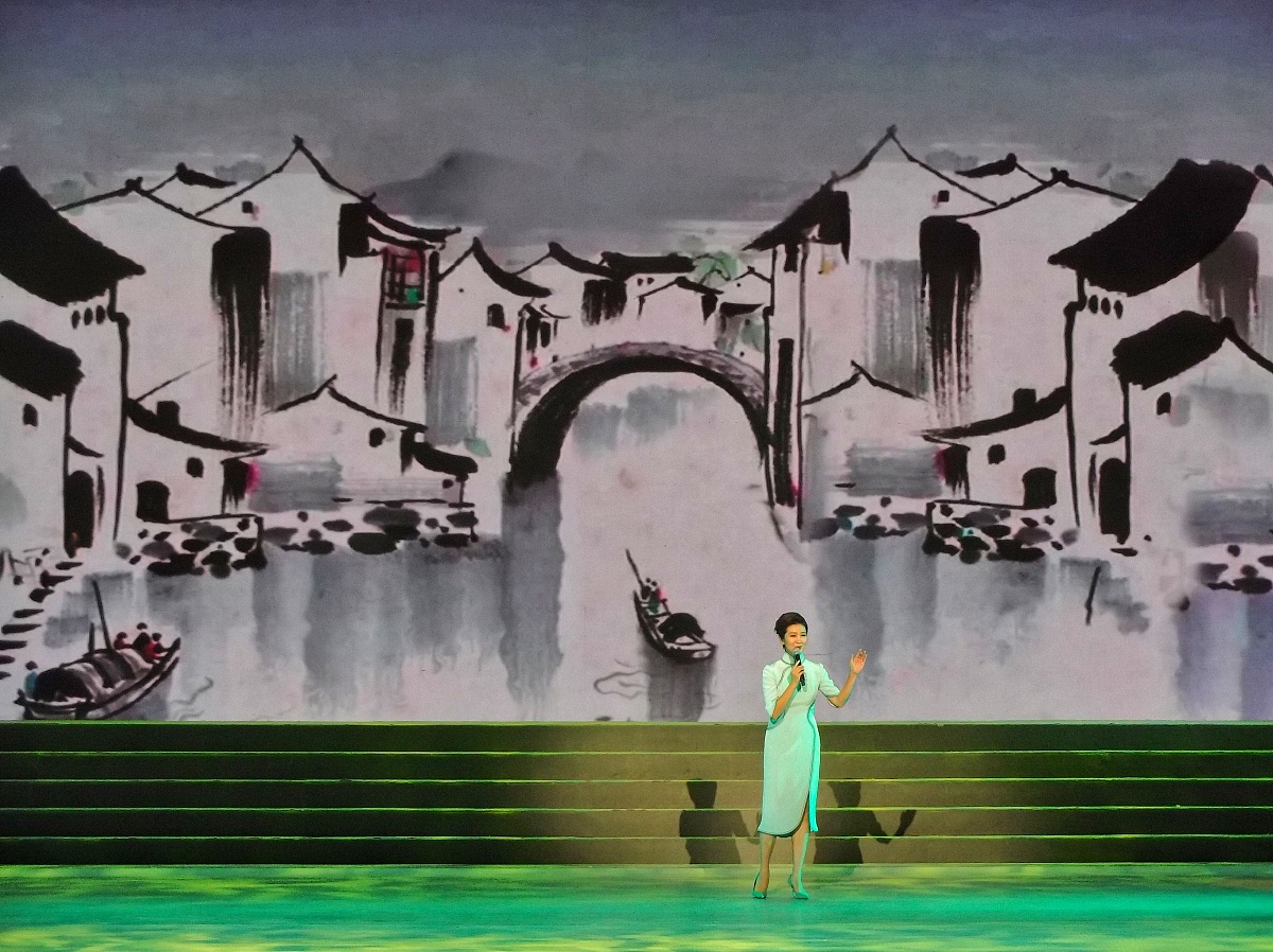 林徽因《你是那人间的四月天》诗歌赏析：爱与春天的美好颂歌