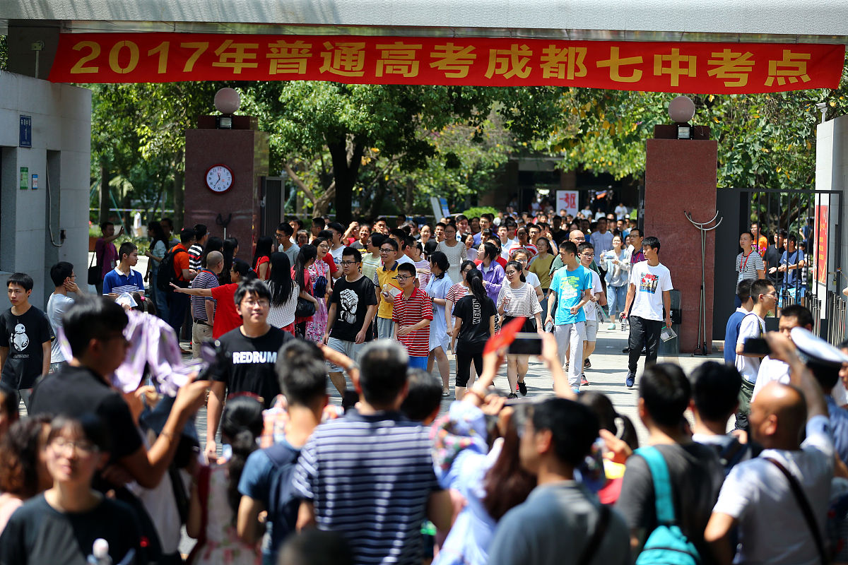 2018 成都市七中八一学校录取分数线 - 外地招生指南