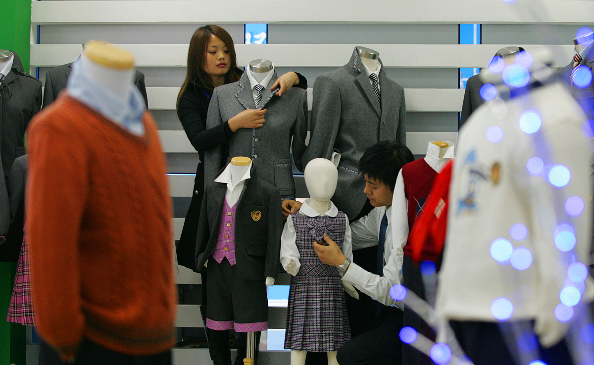 Excel表格中使用SUM+LEFT嵌套函数统计市场部领取物品数量（含不同单位）