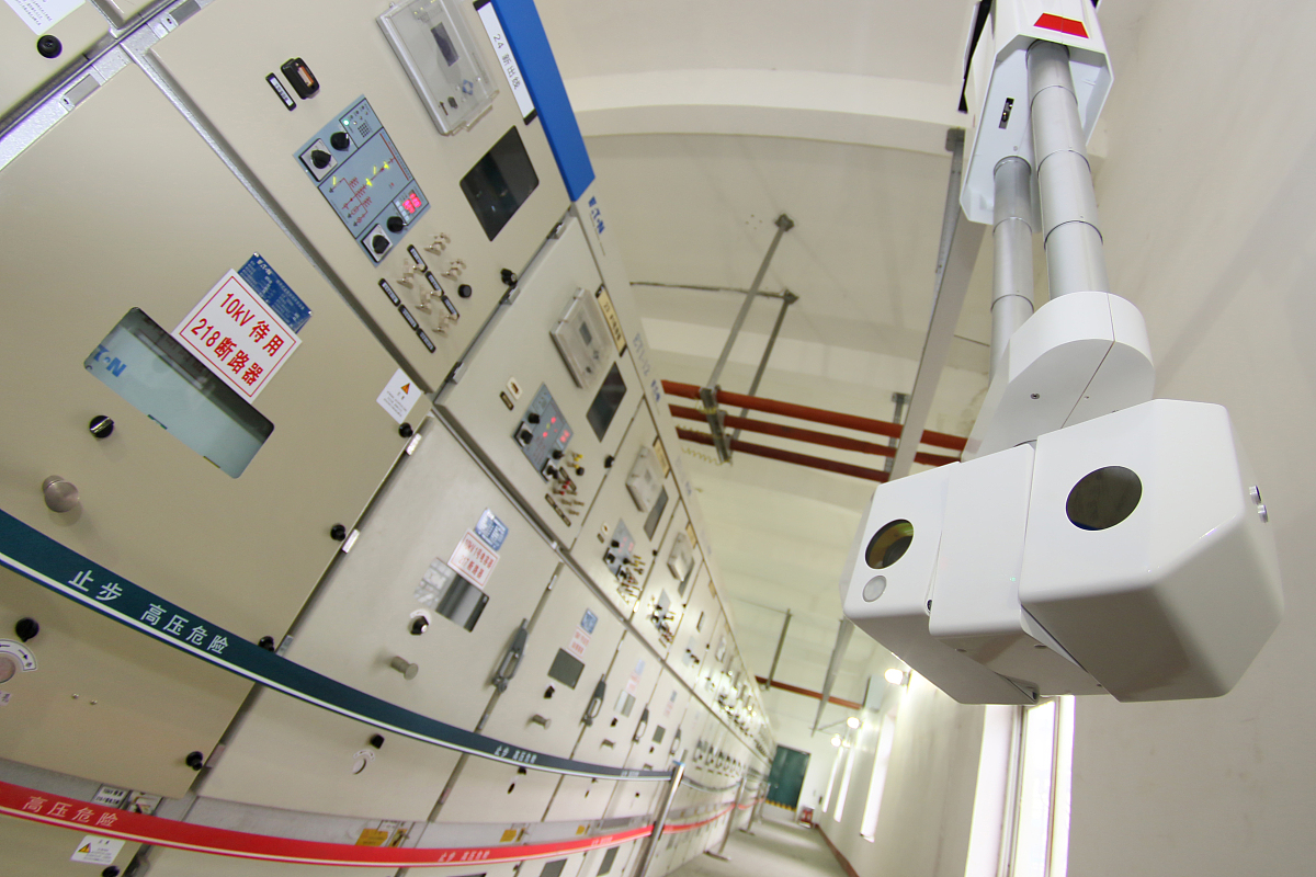 翻译一下 LijunChen NaichaoLiang JiawenLi TingtingYan ZhanlinZhang Bing A review of indoor-orbital electrical inspection robots in substationsJ Industrial Robot the international journal of robotics resear