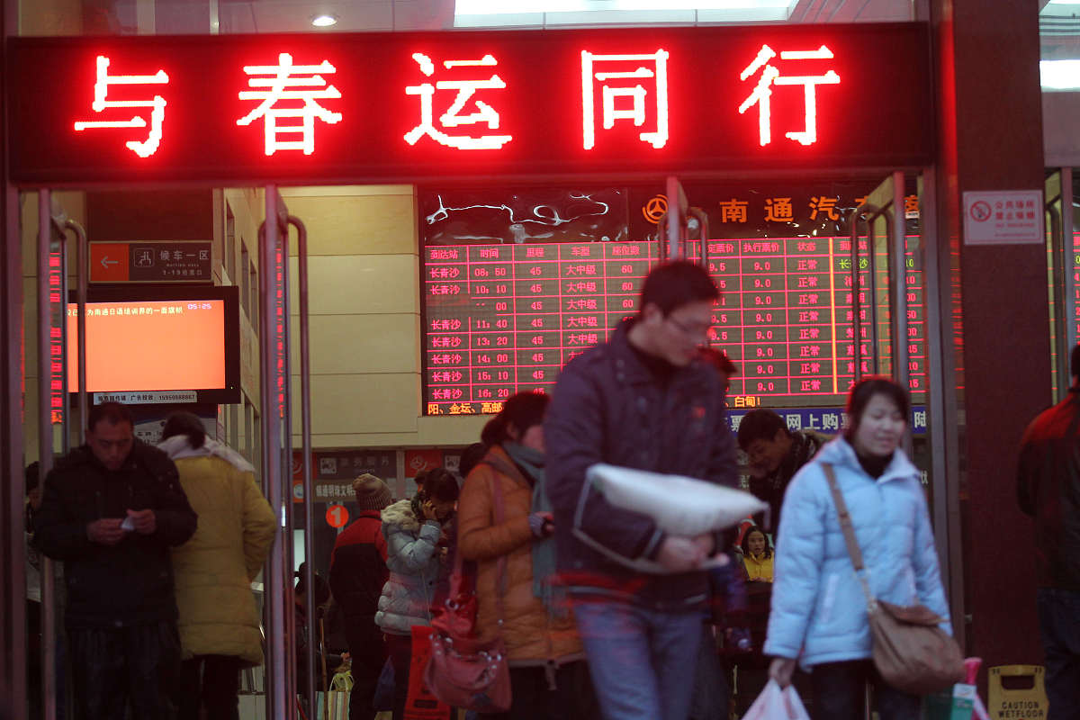 雨天出行安全提醒：朋友圈文案，保障出行平安！