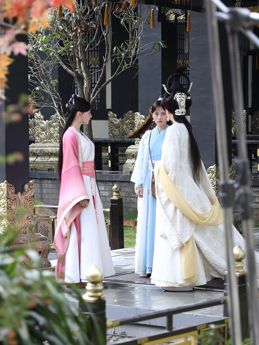 请帮我写1篇600字博客文章主题是：古装穿越电视剧