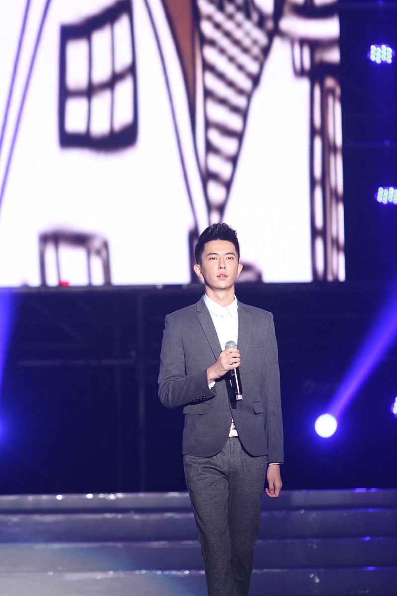 2013年10月26日,湖南宁乡,2013快乐男生赛后首场演唱会在湖南宁乡县百