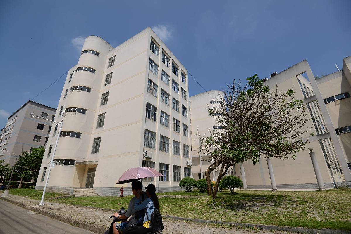 湘东中等专业学校招生专业:电子技术、机电一体化、旅游服务等 湘东中等专业学校招生专业:电子技术、机电一体化、旅游服务等