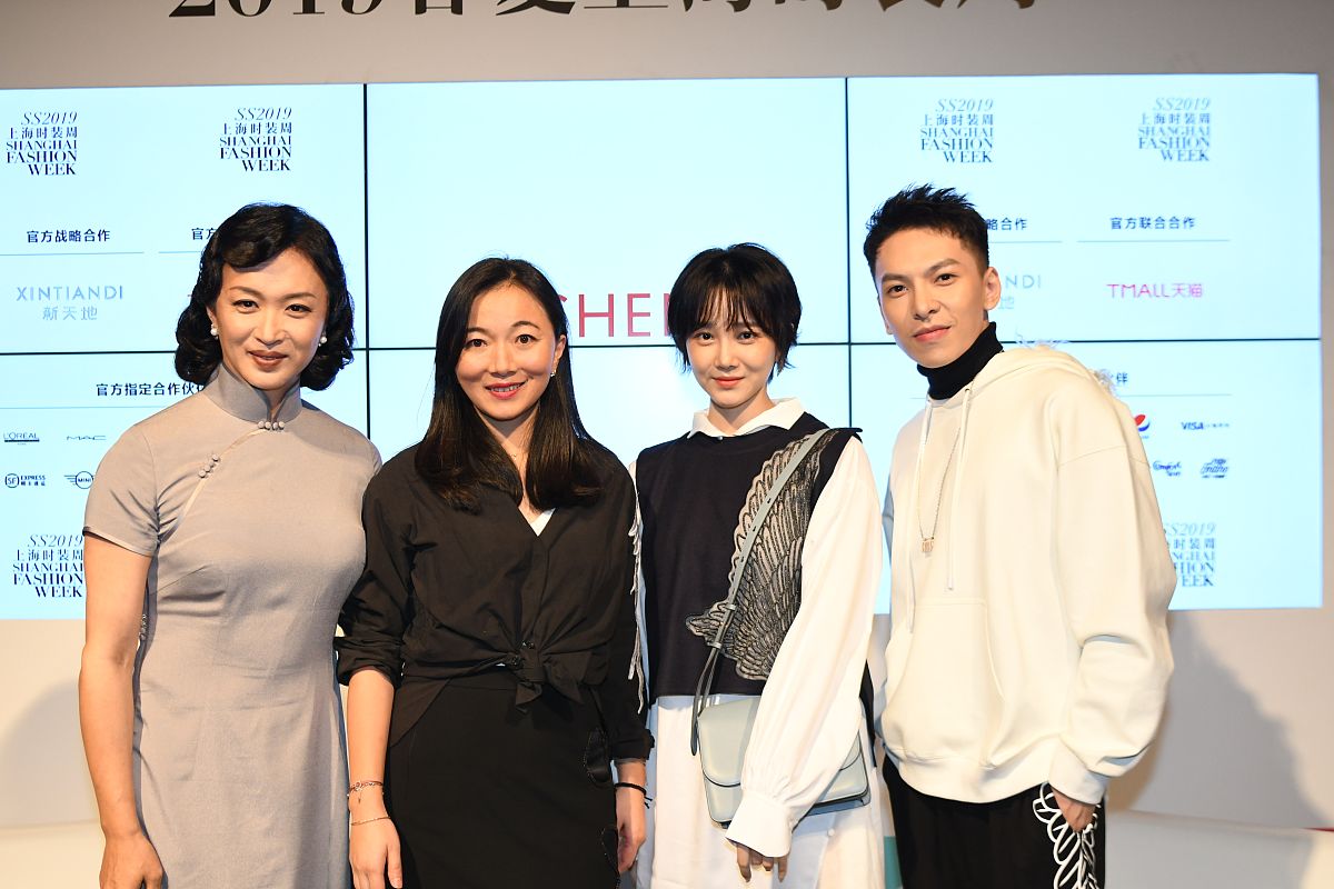 你好您好！有什么可以帮到您呢？文案视频生成