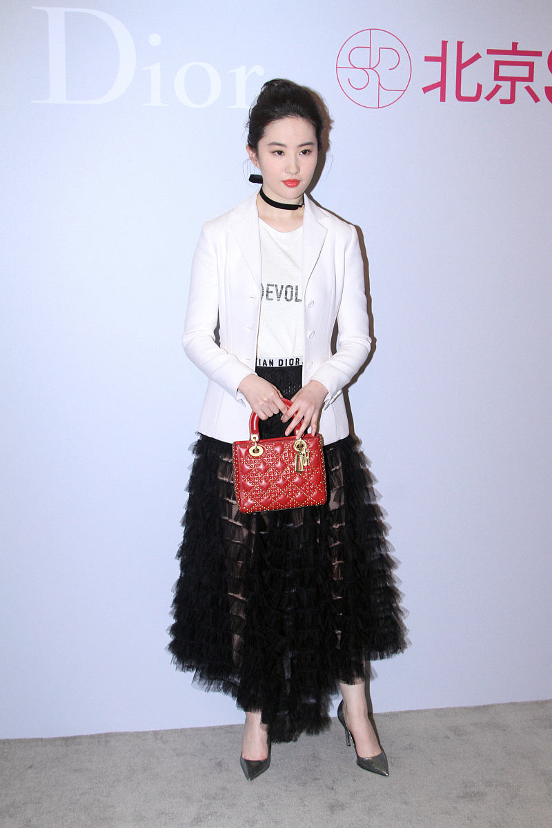 姐姐问我妹妹结婚的消息，我：猜的！她：你以为是神仙吗？