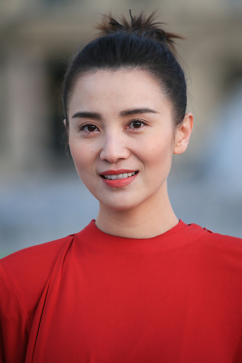 丸子头怎么梳？简单几步打造清纯可爱发型