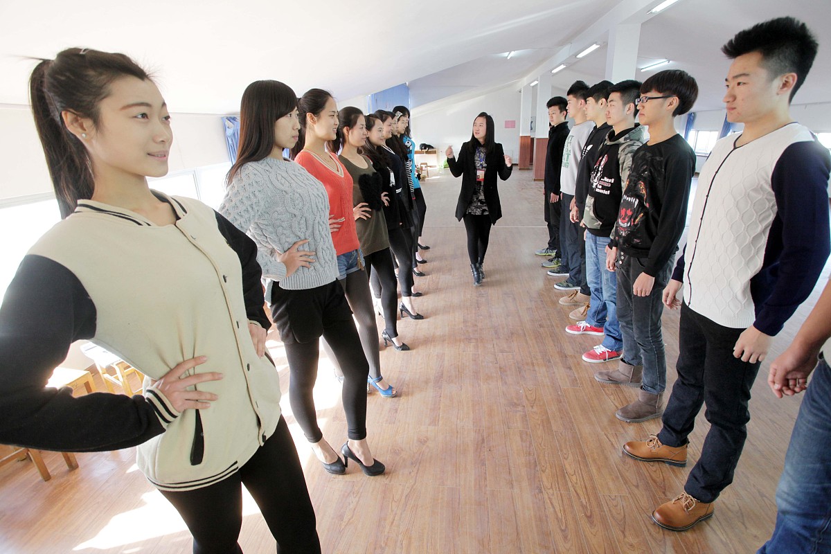 重庆幼师学校如何培养和发挥男幼师特长？