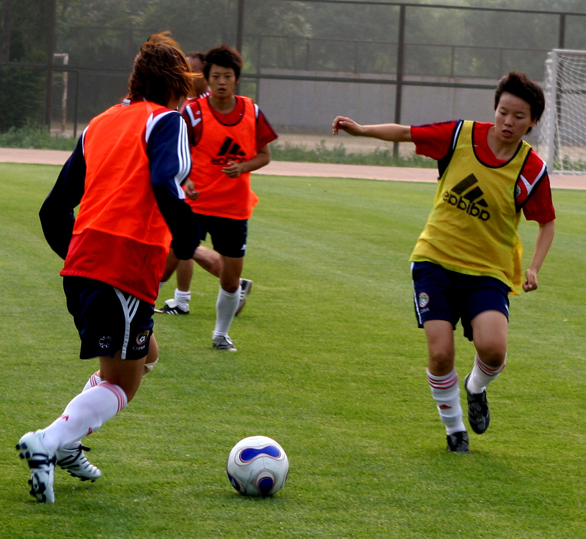 18岁女生足球入门指南：从零基础到球场新星