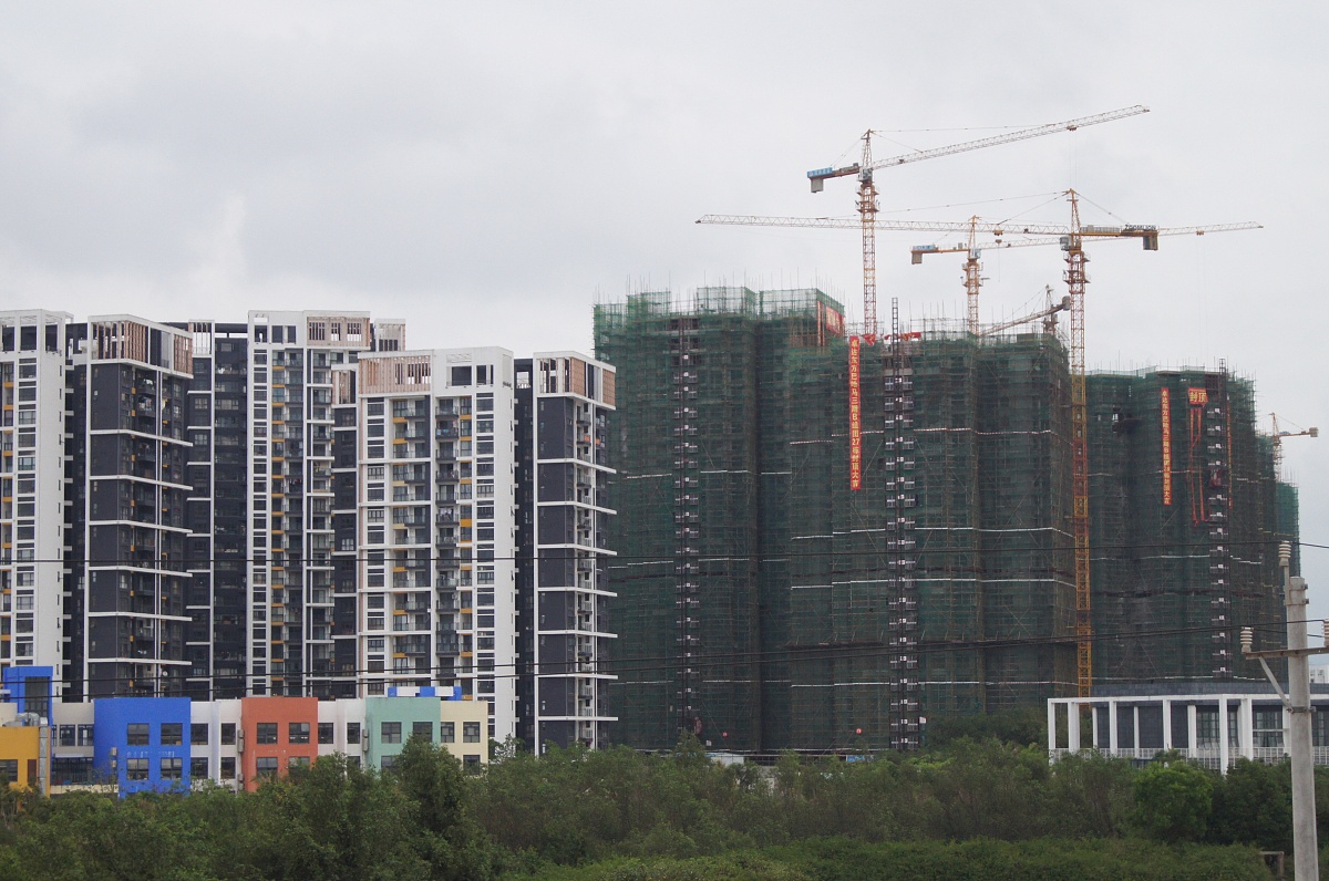 港务区绿地二期住宅小区道路升级改造：三层灰土回填施工正式启动