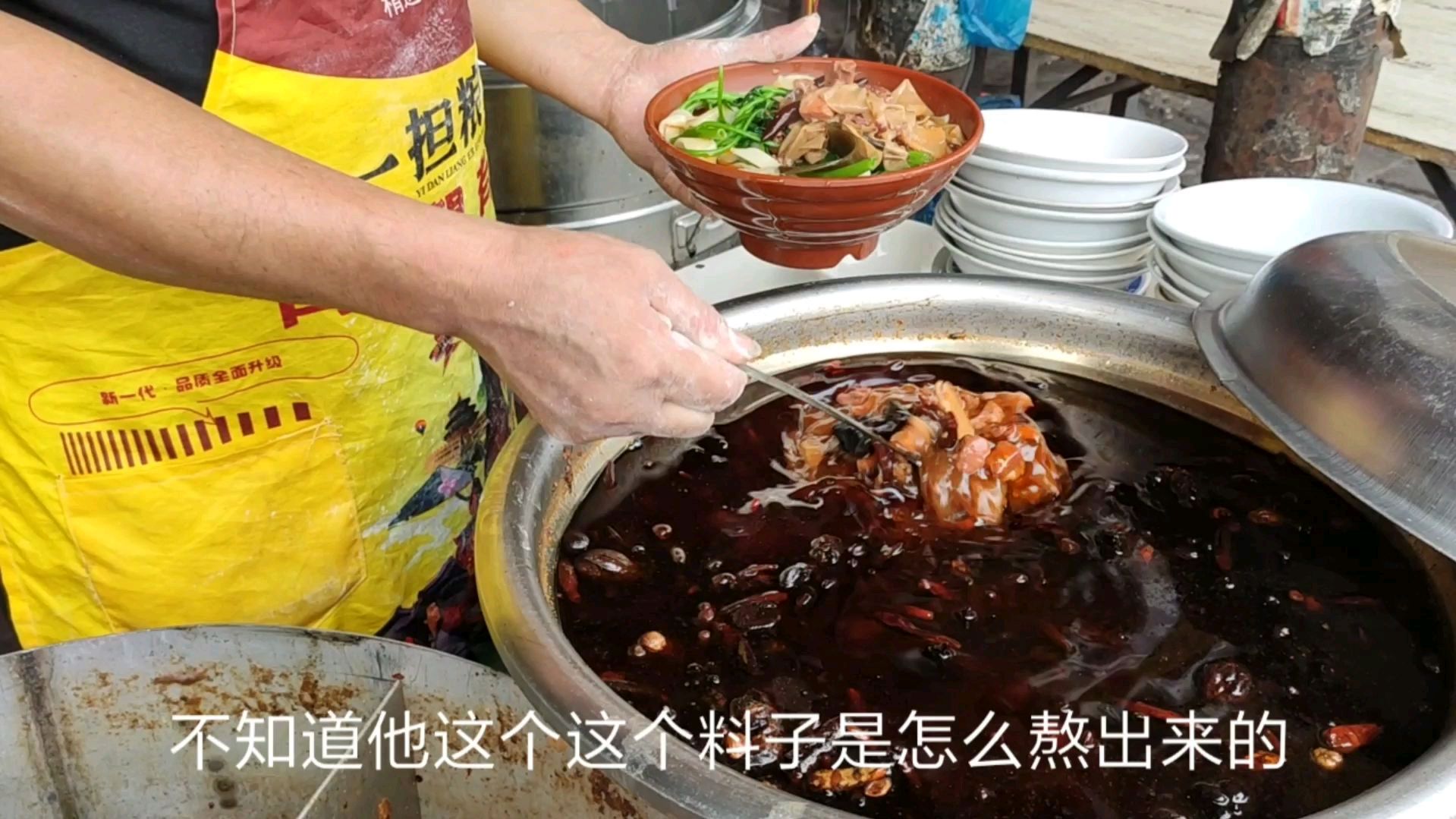淮南最正宗的太和板面,老字号回头客无数,小伙吃得满头汗真过瘾