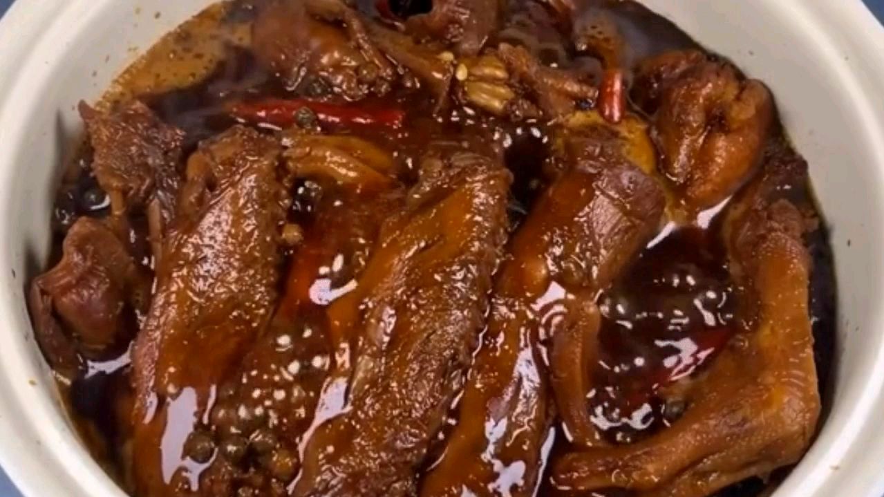 分享秘制鸭货做法,鸭脖、鸭掌、鸭胗卤一锅,比绝味鸭脖还过瘾!