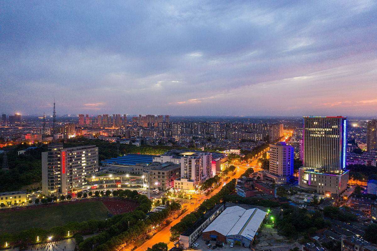 2019年5月20日,江苏南京,江北新区大厂街道,航拍黄昏至夜晚都市风光.