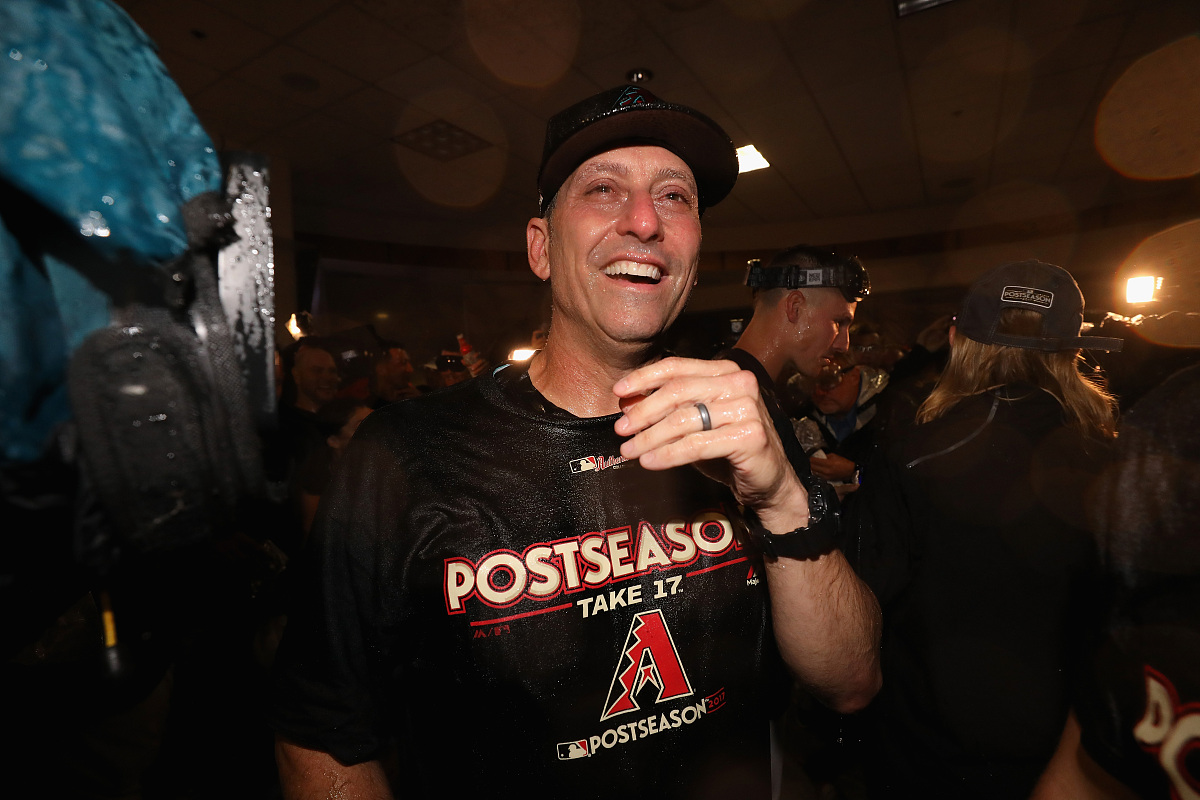 幽默风趣的wwe解说员请你用幽默风趣的角度详细解说wwe1551期 rick boogs 战胜 the miz