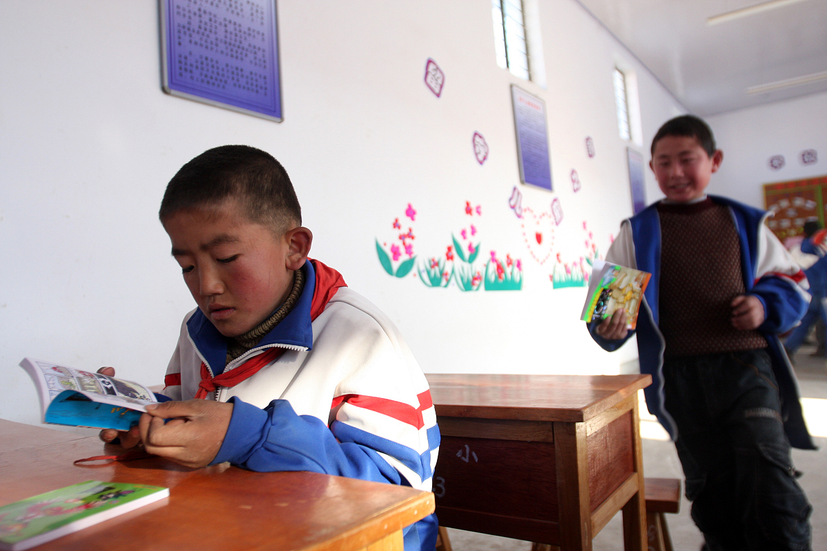 在研究村社区与家庭的合作机制与留守儿童保护研究时我应该对家长儿童们提问些什么？