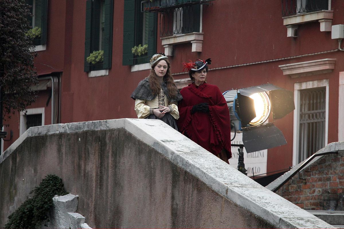2011年12月5日讯,威尼斯,当地时间12月<strong>4</strong>日,电影《艾菲》(effie)片场.