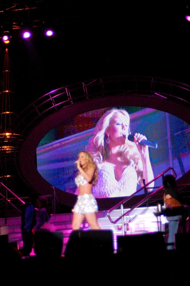 2003年11月12日,美国歌星玛丽亚-凯莉(mariah carey)上海演唱会在虹口