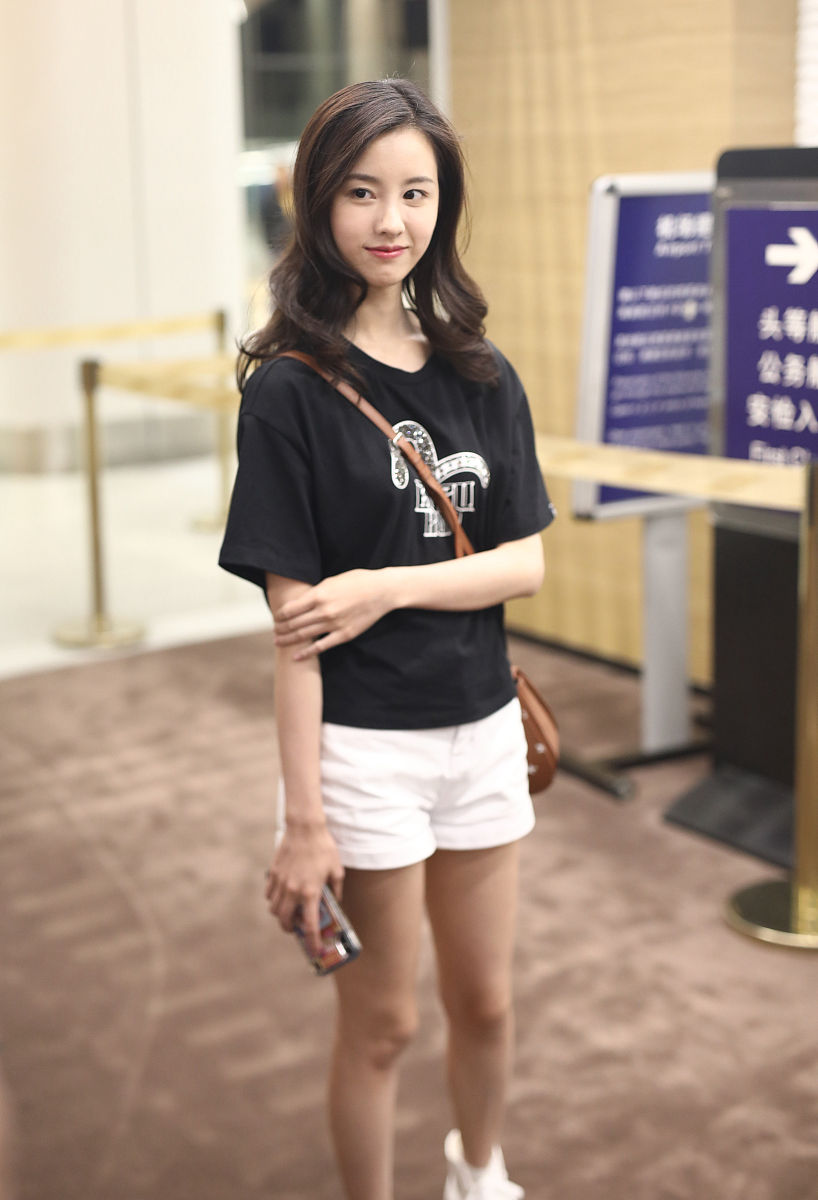 夸身高160cm 21岁女孩子 800字 是个懒蛋不爱运动