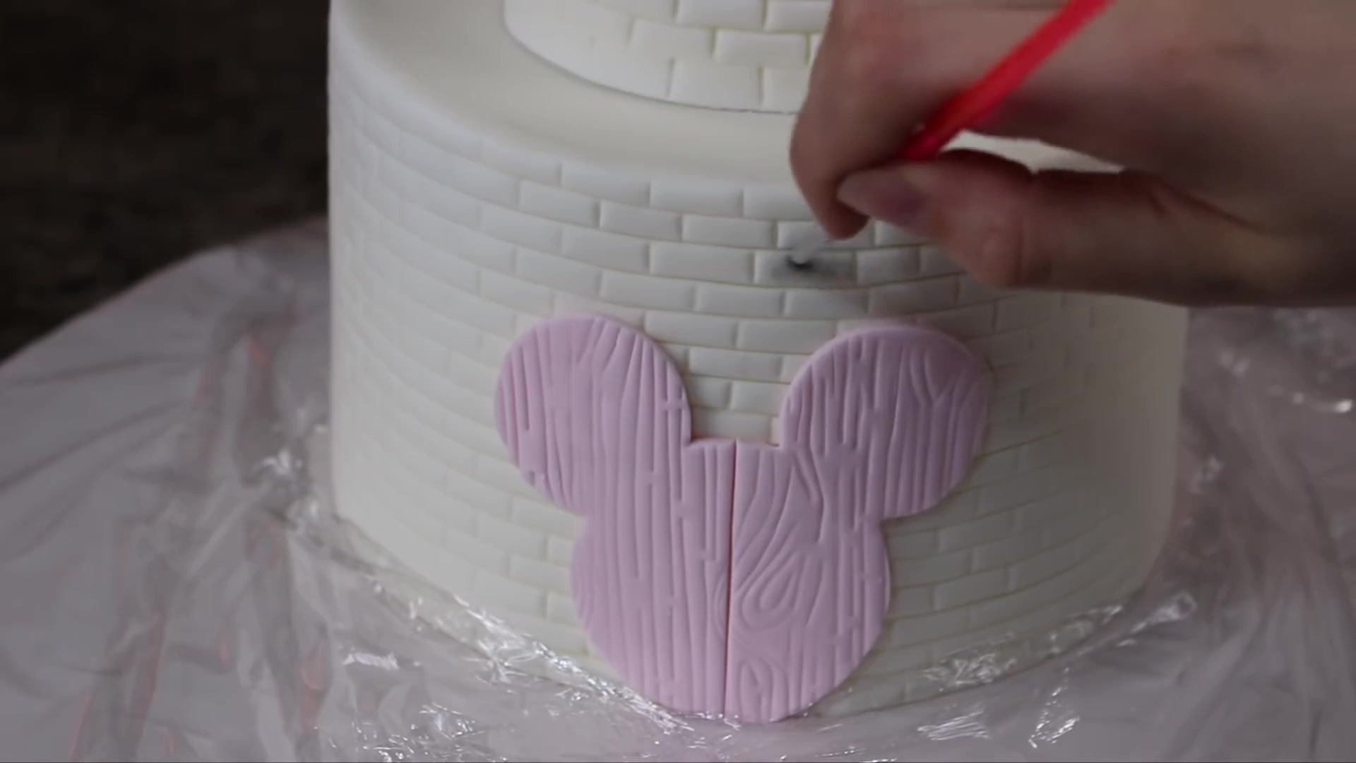 国外达人制作的迪士尼米妮城堡蛋糕,这也太梦幻了,超漂亮