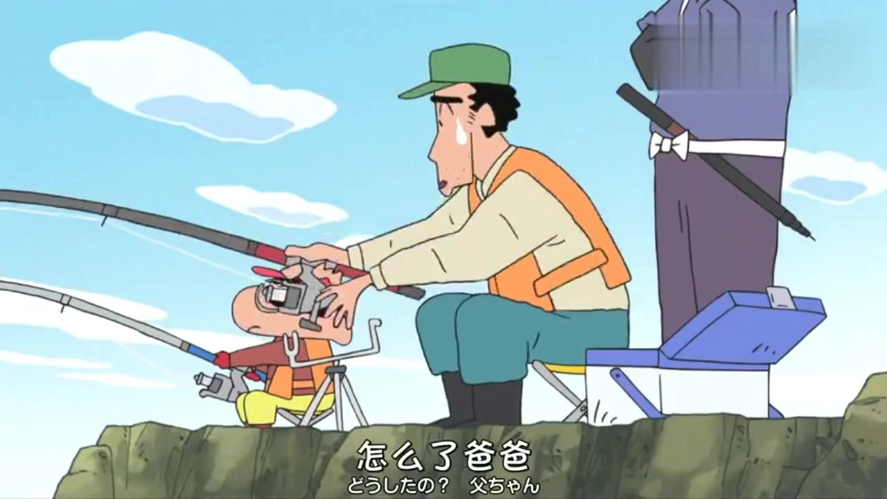 小新和爸爸钓鱼,结果钓到一条大鱼,最后的举动让爸爸惭愧了