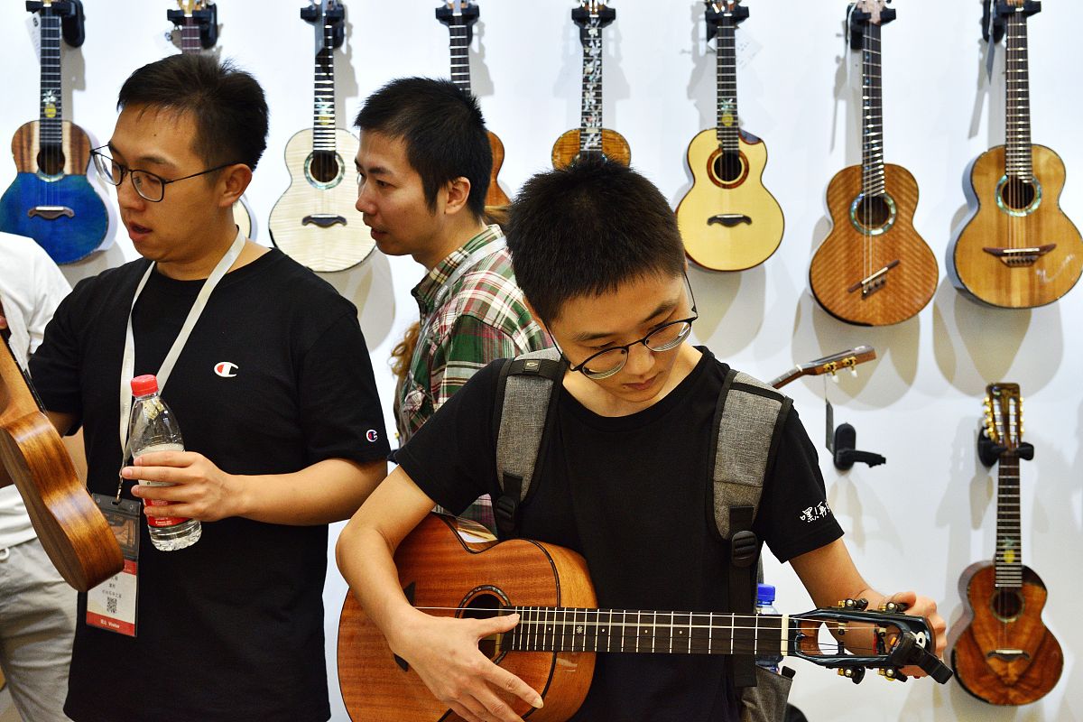 优化一下和补充一下：从2008年做第一家工作室以来十几年的时间里一路支持鼓励信任徐宗尚的社会各界朋友我个人及工作室会在以后的时间里继续加油为更多喜爱吉他音乐的人助梦用音乐照亮生活沛县【徐宗尚吉他音乐工作室】音为有你乐在其中服务项目乐器零售;乐器批发;乐器零配件销售;乐器维修、调试;文化用品设备出租;乐器制造;音响设备销售;文艺创作;组织文化艺术交流活动;礼仪服务;个人互联网直播服务;网络设备销售;