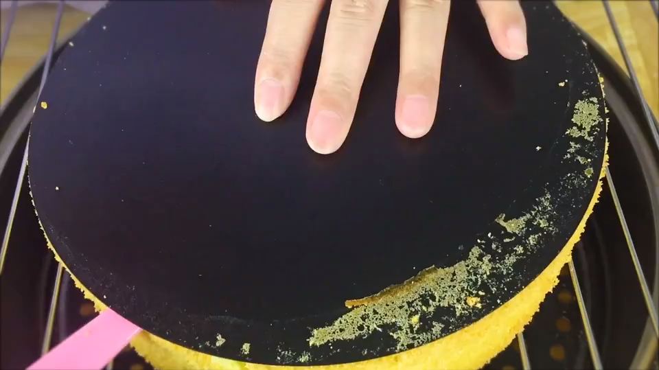 戚风蛋糕的家常做法,严格按照我给的配方和步骤做,应该能成功哦