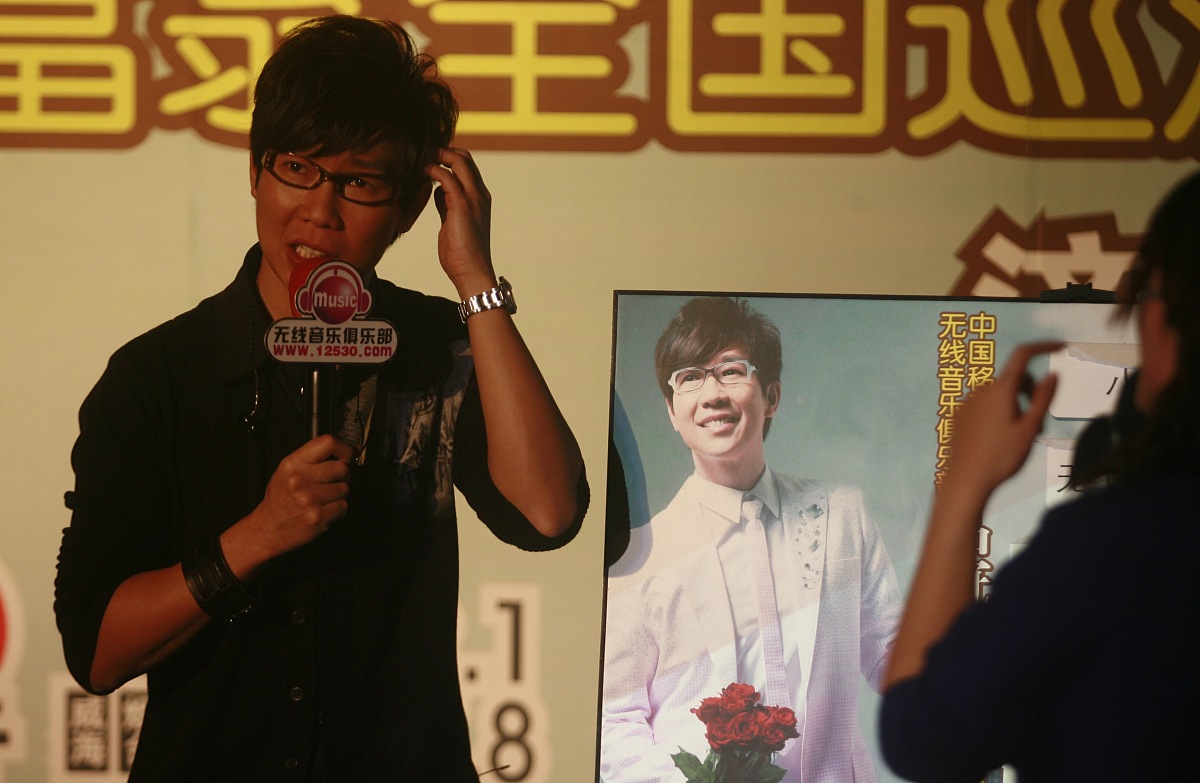 2009年11月16日,济南,"品冠——爱情大富翁"全国巡回歌友会济南站演出