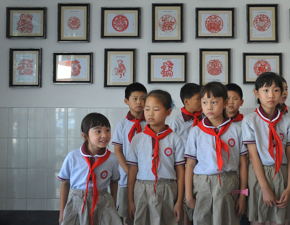 校园文化宣传标语：敬业爱生类 - 打造充满爱与关怀的校园