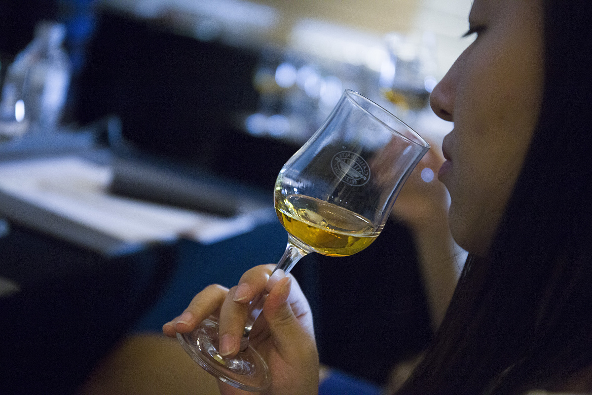 女朋友酒量比我强怎么办？