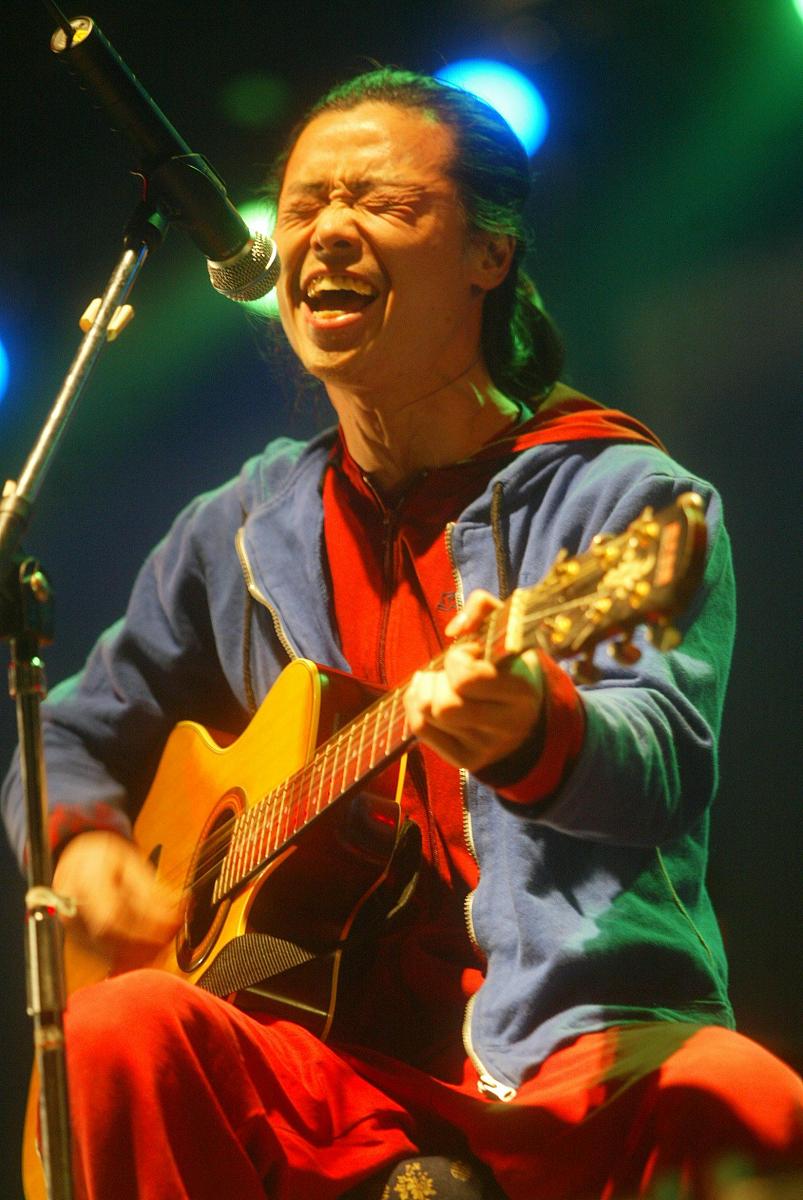 2003年12月31日,令人万纵瞩目的新年摇滚音乐会在广州时代玫瑰园举行