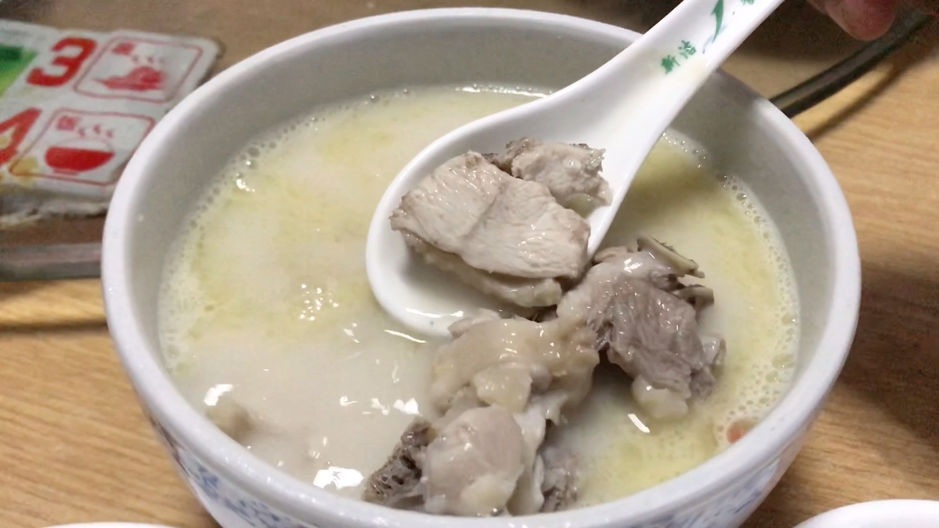 湛江廉江必吃的美食,除了河唇的鱼头汤,记得半路吃山姜头鸡汤