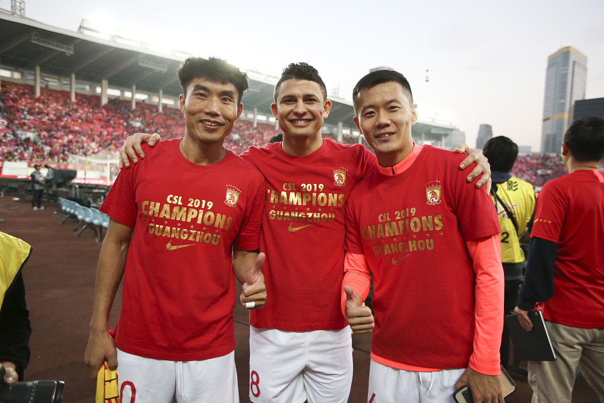 2019年12月1日,广东广州,2019中超第30轮,恒大淘宝3-0申花,赛后恒大众