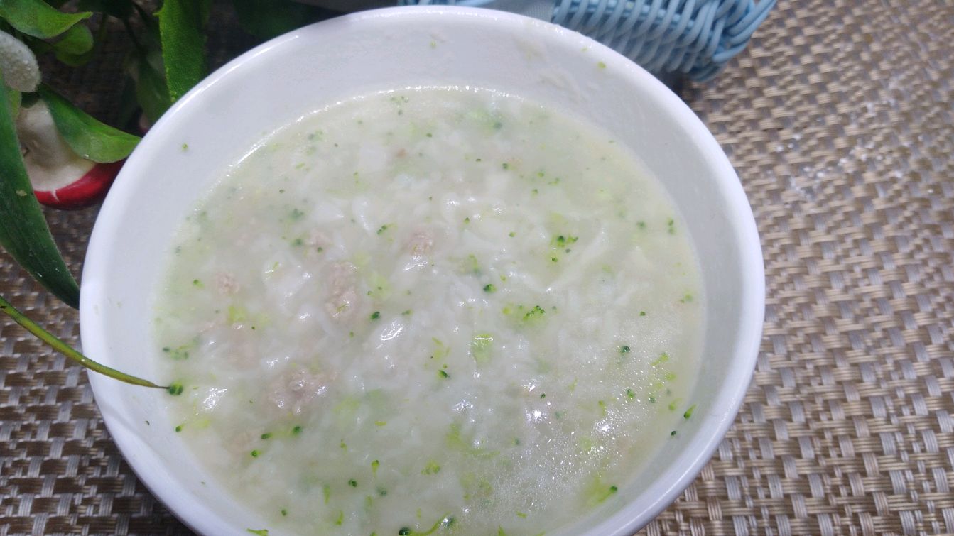 婴儿辅食食谱之:西兰花瘦肉疙瘩汤,营养全面,制作简单