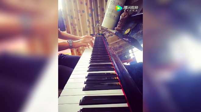 钢琴版《有何不可》