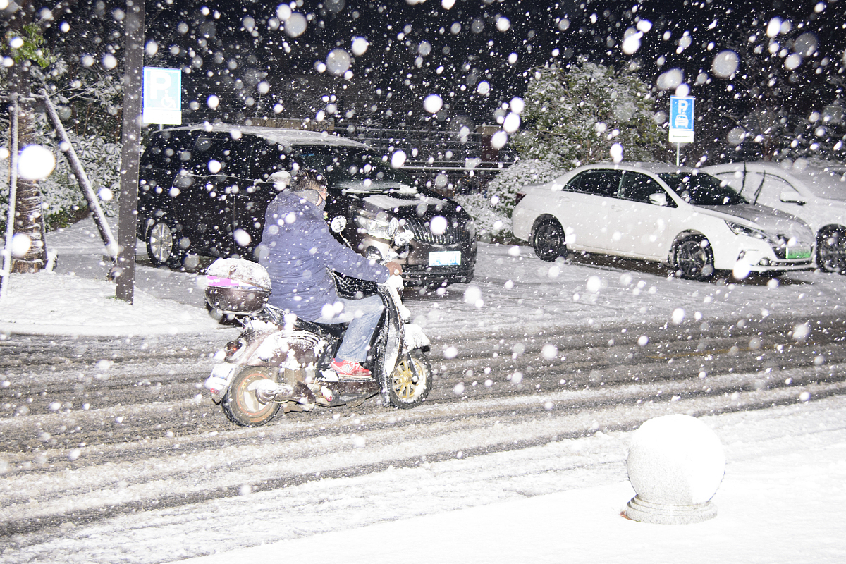 写首形容雪的七言诗