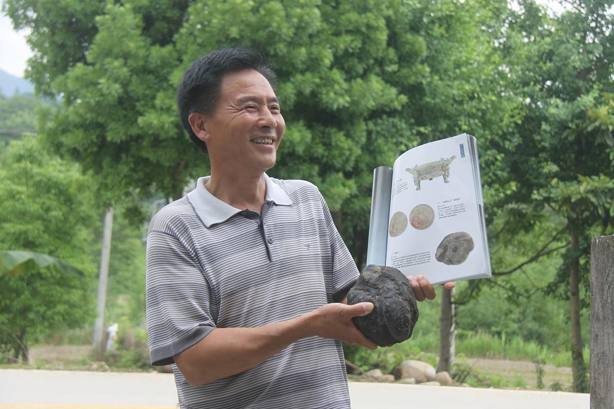 2015年5月27日,江西九江,武宁县上汤乡石溪村村民阮邓荣在本县船滩镇