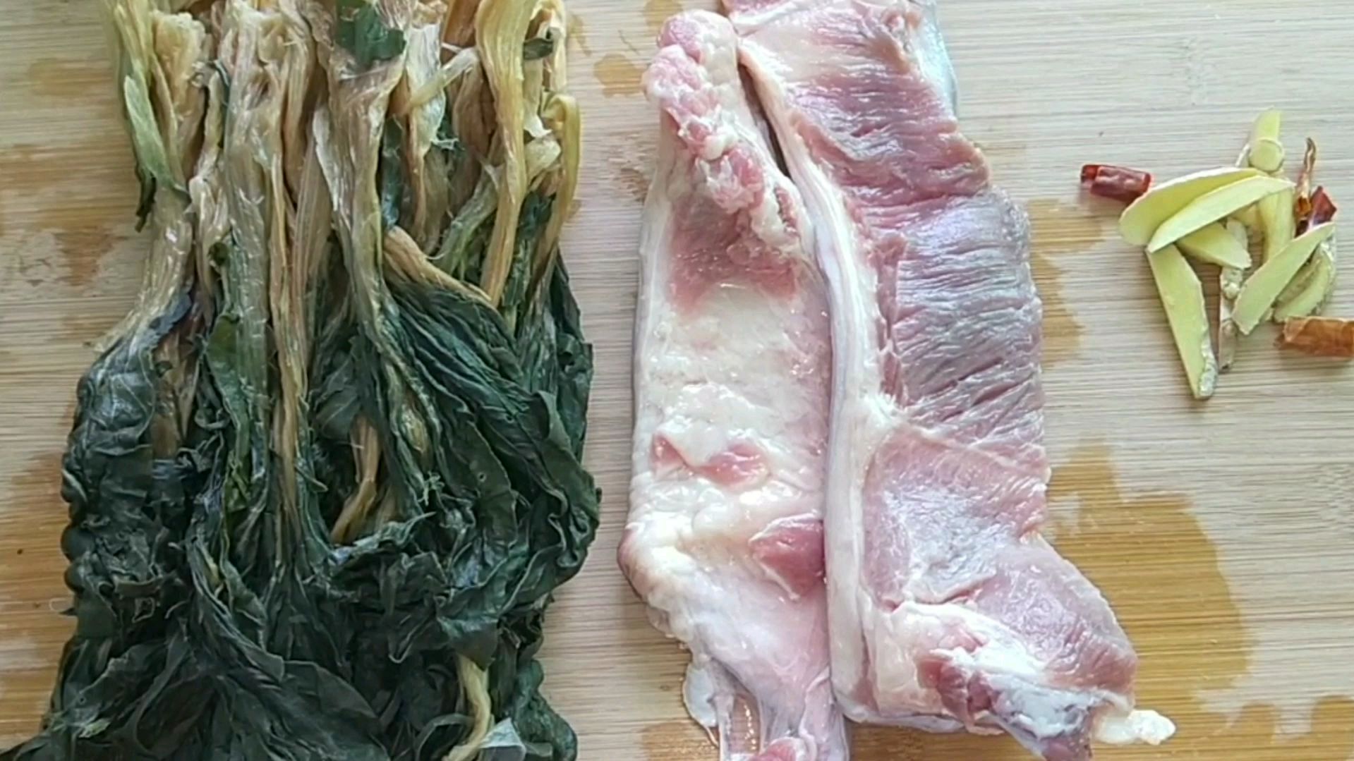 五花驴肉和干菜炖起来简直是绝配,超级美味下饭光盘