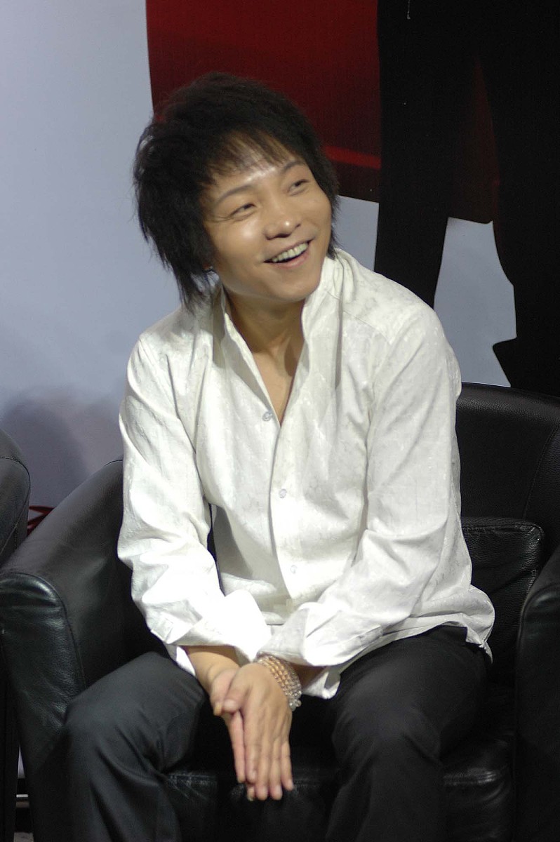 2008年11月11日,北京,电影《爱情呼叫转移2》官网启动仪式举行.许巍++