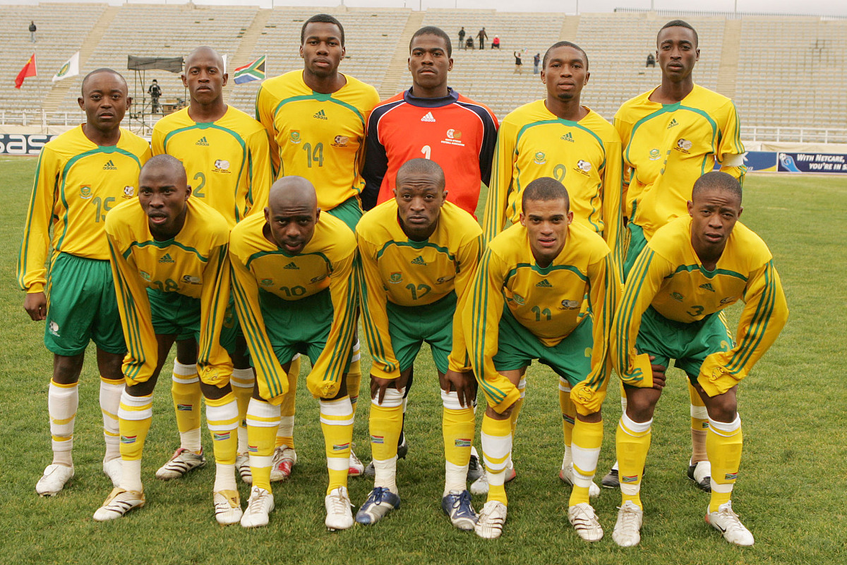 请简要介绍一下南非国家足球队的历史包括获得的荣誉和参加的国际赛事。